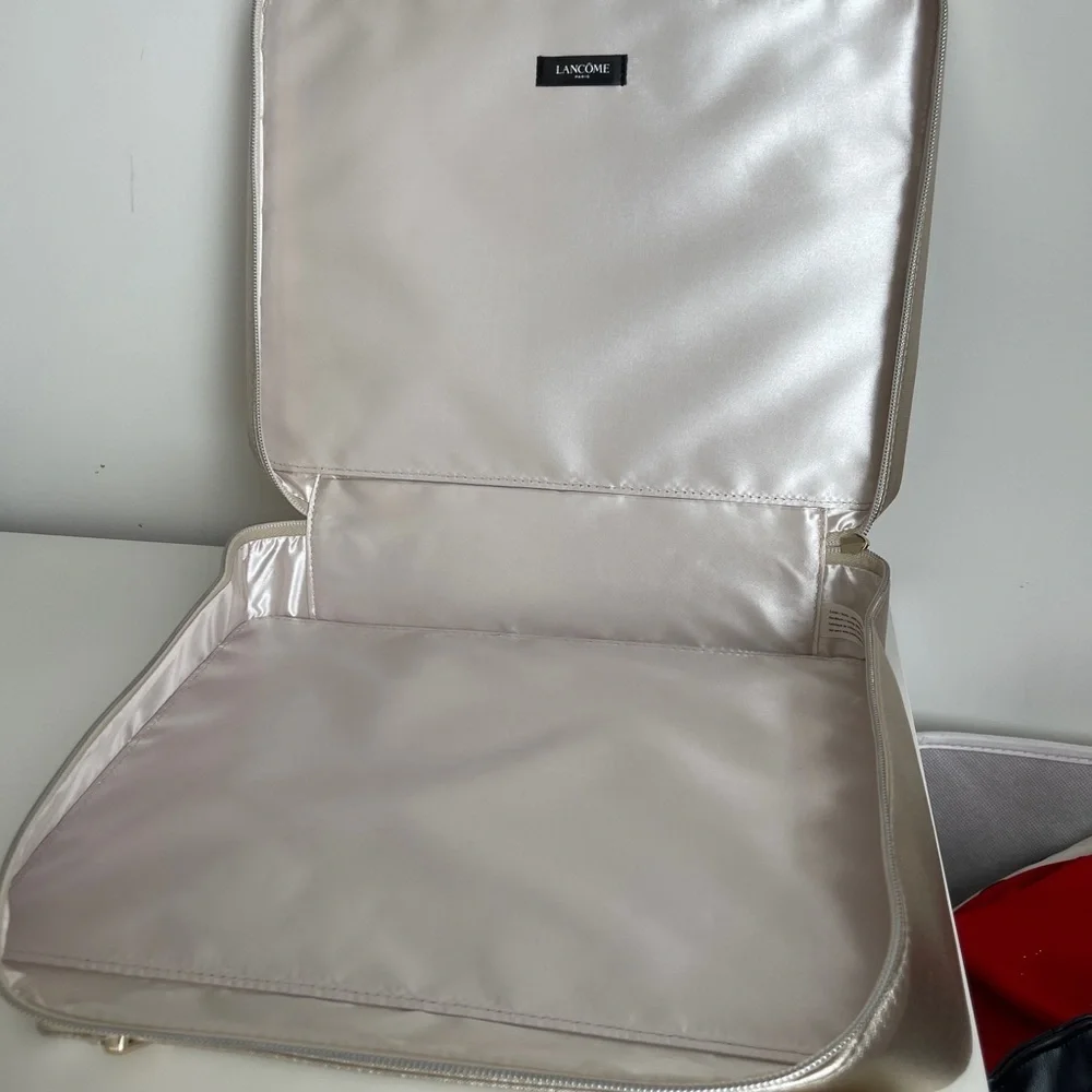 Lancome Makeup Up - Picture 3 of 8